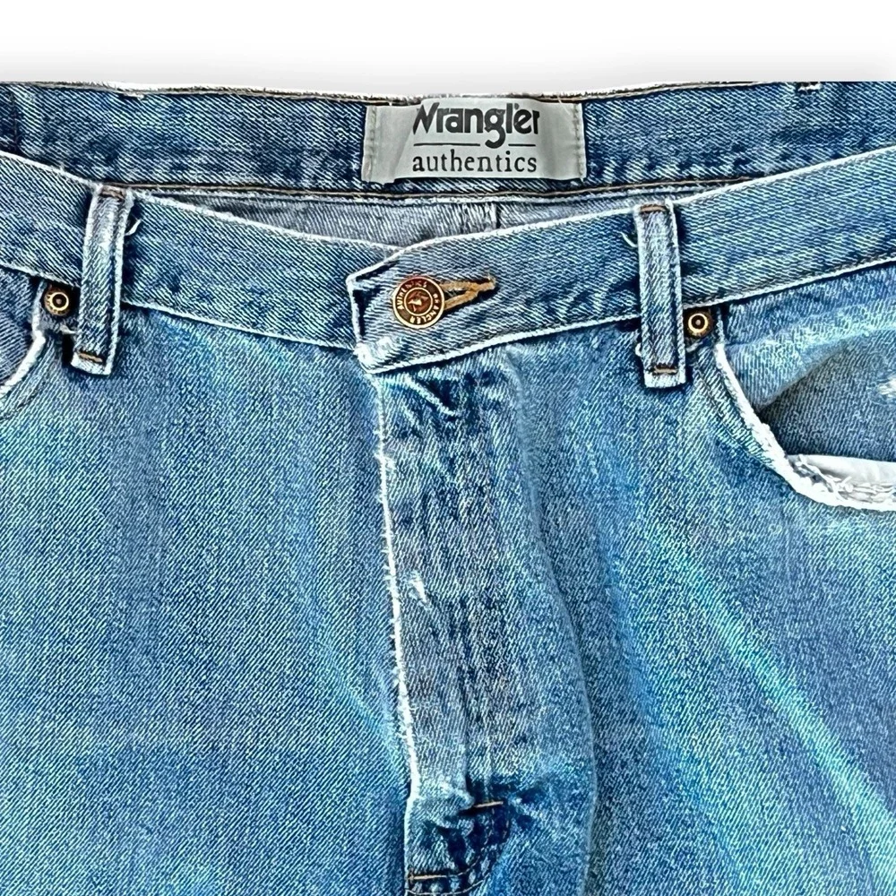 Wrangler Jeans‎ Men's Size 38x32 Relaxed Fit Worn In Distressed Thrashed Work